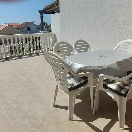 Zana Apartament Pirovac