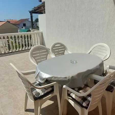 Zana Apartament Pirovac