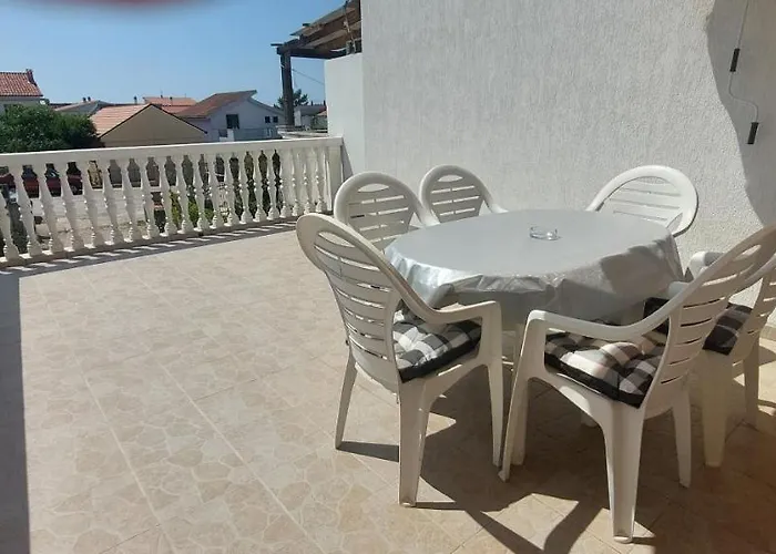 Zana Apartment Pirovac