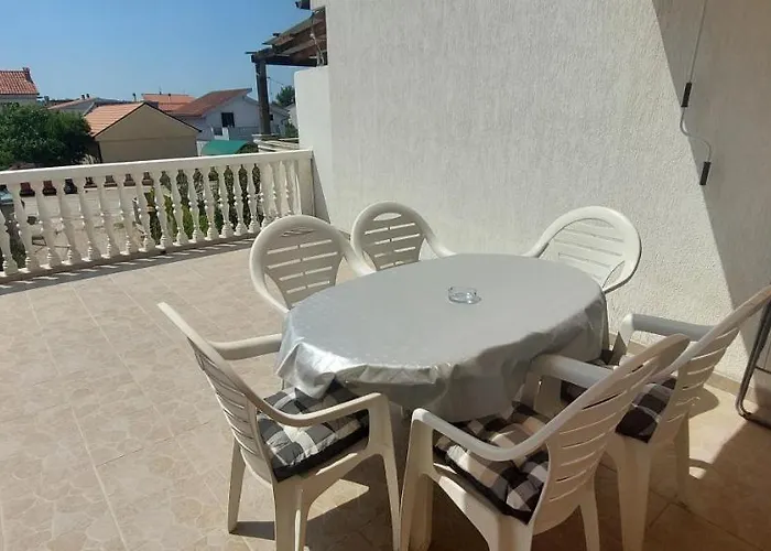 Zana Apartment Pirovac